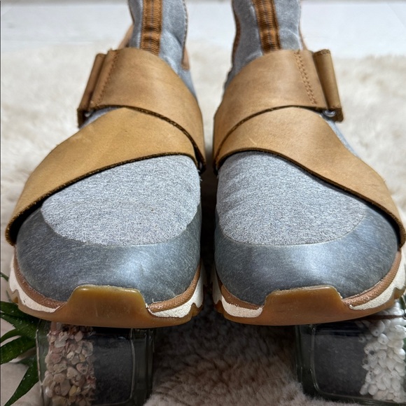 Sorel Women's Kinetic Sneaker Camel Brown Sea Salt Gray Size 9 EU 40 - Picture 6 of 10
